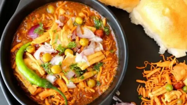 Misal Pav Recipe: घर पर ही बनाएं महाराष्ट्र स्पेशल मिसल पाव, ये रही पूरी रेसिपी