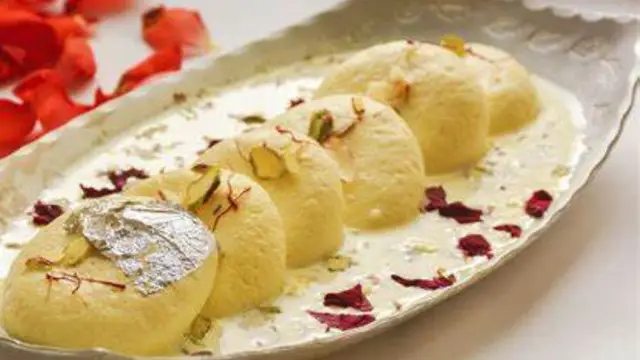 Soft Rasmalai Recipe At Home: मिठास से भरी मुलायम रसमलाई घर पर ऐसे बनाएं