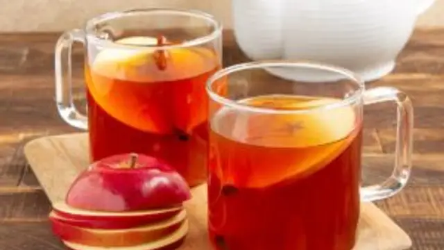 Apple Tea Recipe: रोजाना सुबह खाली पेट पिएँ एप्पल की चाय, बीमारियों से रहेंगे कोसो दूर
