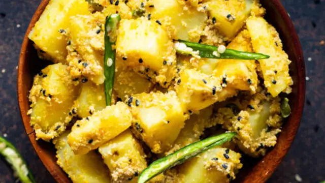 आलू पोश्तो रेसिपी ( Aloo Poshto Recipe )