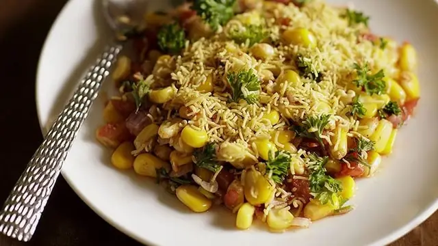 मसाला आलू कॉर्न की चटपटी चाट बनाने की रेसिपी (Masala Aloo Corn Chaat Recipe)