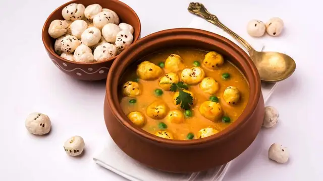 मखाना मटर करी रेसिपी (Makhana Mutton Curry Recipe)