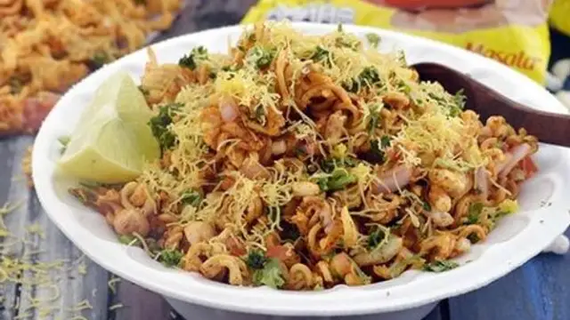 Maggi Bhel Recipe: झटपट बनाएं मैगी भेल, भूल जाएंगे असल मैगी का स्वाद