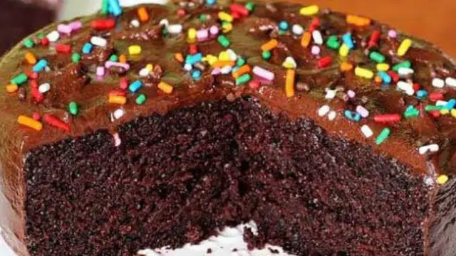 Moist Eggless chocolate Cake Banane Ki Vidhi: घर पर बनाएं बिना अंडो वाला एकदम नर्म चॉकलेट केक