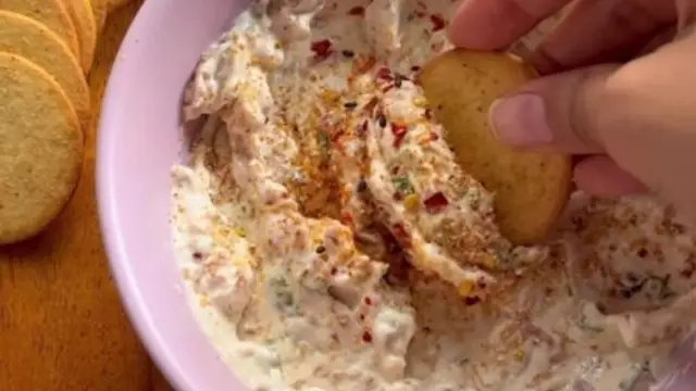 ट्रफल कैरामालाइज्ड ऑनियन डिप ( Truffle Caramalized Onion Dip Recipe )
