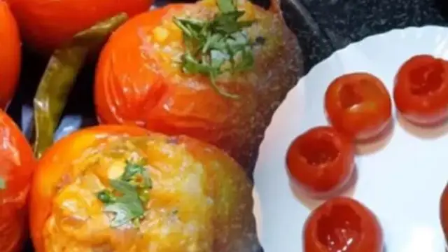 घरवालों को खिलाएं भरवां टमाटर की सब्जी, हो जाएंगे आपकी कुकिंग के फैन