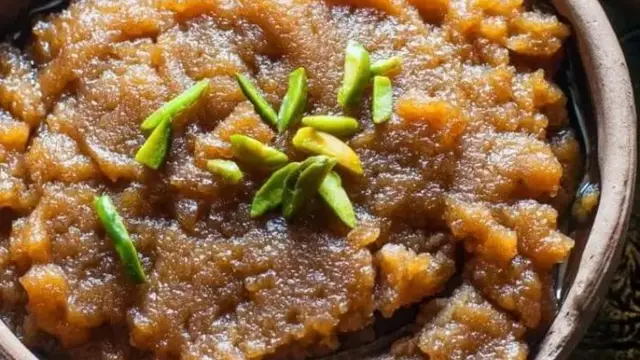 Bhandare Wala Halwa Recipe: घर पर बनाएं भंडारे जैसा स्वादिष्ट सूजी का हलवा कन्या पूजन के लिए!