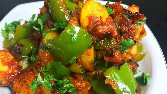 Paneer Shimla Mirch Ki Sabji Banane Ki Recipe: डीनर में बनाएं पनीर शिमला मिर्च की सब्जी