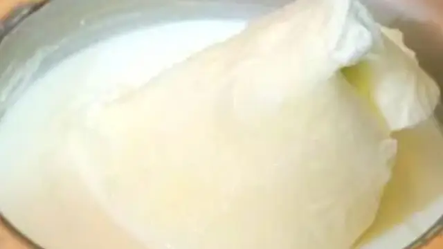 Dudh Me Moti Malai Kaise Laye: दूध में पराठे जैसी मोटी मलाई लाने का अनोखा तरीका जानकर हैरान हो जाएंगे आप
