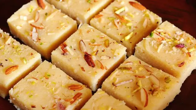 सूजी की बर्फी की रेसिपी (Sooji Barfi Recipe)