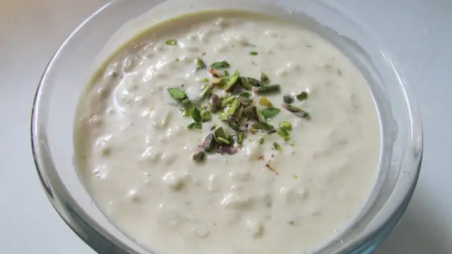 दही चूरा गुड़ रेसिपी (Dahi Choora Gur Recipe)
