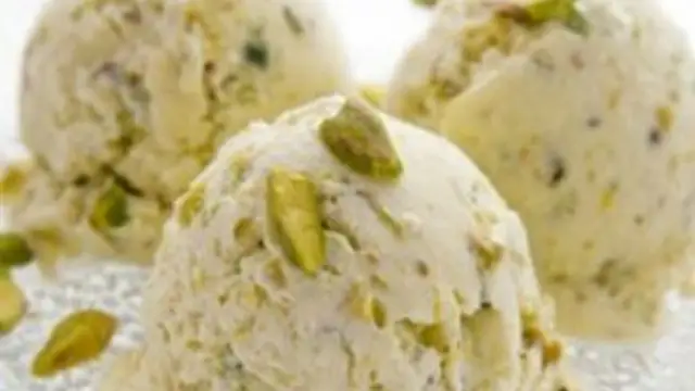 घर पर बनाएं केसर पिस्ता आइसक्रीम (Kesar Pista Ice Cream Recipe)
