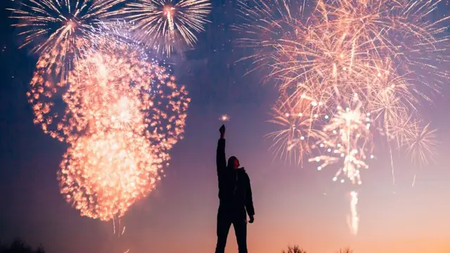 नए साल की शुरुआत पर अपने चाहने वालों को ऐसे मैसेज भेजकर दें शुभकामनाएं