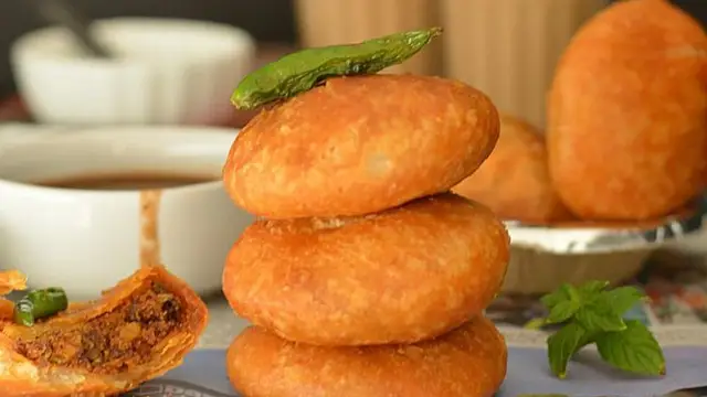 Dal Kachori Recipe In Hindi – घर बनाएं कुरकुरी दाल कचौरी