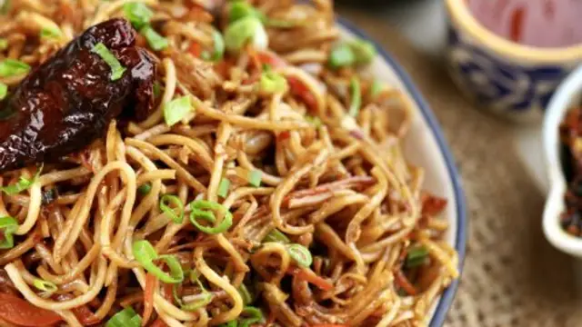 चिकन हॉट गार्लिक नूडल्स रेसिपी ( Chicken Hot Garlic Noodles Recipe )