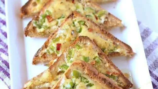 चिल्ली चीज़ तवा टोस्ट ( Chilli Cheese Toast On Tawa Recipe )