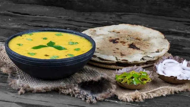 Tadka For Kadhi: कढ़ी में लगाएं इन चीजों का तड़का, उंगलियां चाटते रह जाएंगे सब