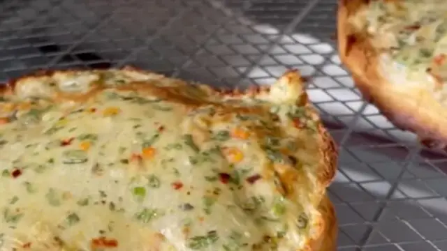 5 मिनट वाली क्रिस्पी चीज़ ब्रेड रेसिपी ( 5 minute Crispy Cheesy Bread Recipe )