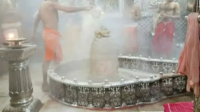 Sawan 2023: भोलेनाथ की पूजा करते समय इस तरह चढ़ा दें भस्म, बड़ी से बड़ी परेशानियां हो जाएंगी दूर
