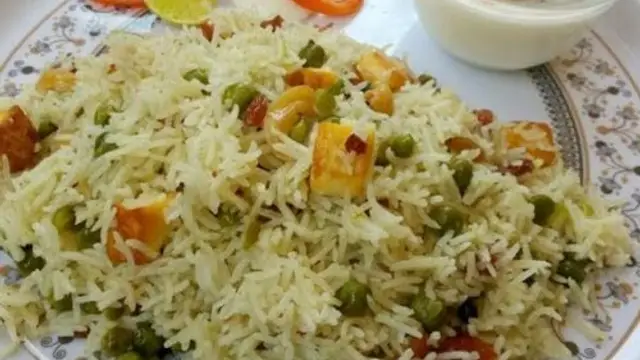 मटर पनीर पुलाव बनाने की आसान रेसिपी (Matar Paneer Pulao Recipe)