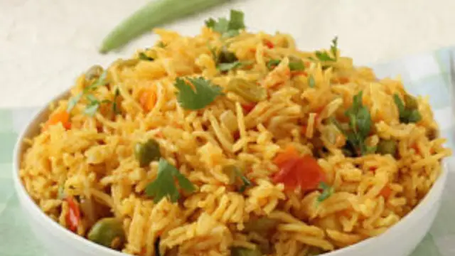 खाने में ट्राई करें नमकीन चावल की आसान रेसिपी (Namkeen Chawal Recipe)