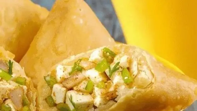 Paneer Samosa Recipe: रेगुलर समोसा खाकर हो गए हैं बोर तो एक बार जरूर ट्राई करें स्वाद और सेहत से भरपूर ये पनीर समोसा
