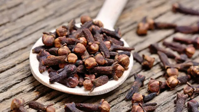 Benefits of Clove: लौंग खान के हैं कई फायदे, इन बीमारियों के लिए है वरदान