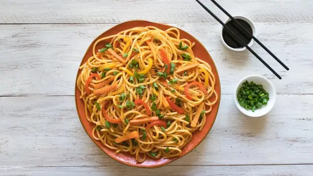 वेज हक्का नूडल्स रेसिपी (Veg Hakka Noodles Recipe)