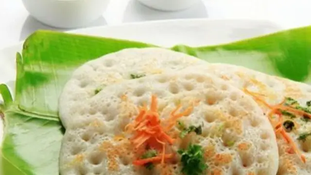 नाश्ते में ट्राई करें ब्रेड उत्तपम की आसान रेसिपी (Bread Uttapam Recipe)