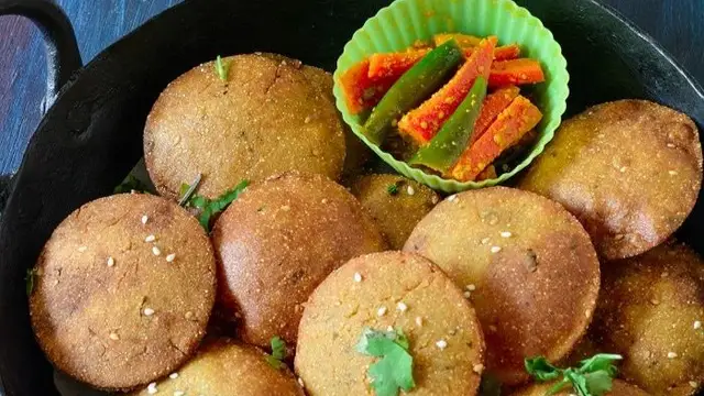 Dhebra Recipe In Hindi: गुजराती की मशहूर डिश डेबरा बनाने का तरीका