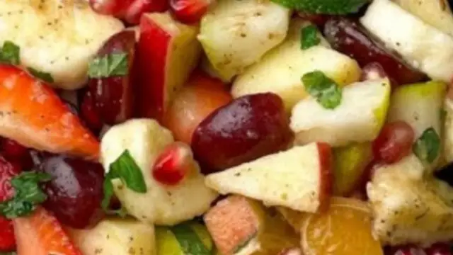 Fruit Chaat Recipe: मिनटों मे तैयार करें शाम के लिए हेल्दी सुपर टेस्टी स्नैक्स, बनाएं फ्रूट चाट