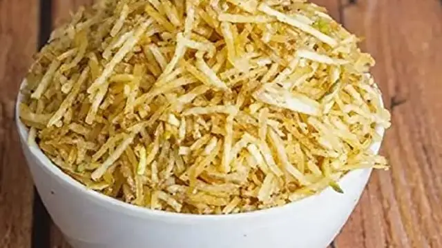 हल्की-फुल्की भूख लगने पर बेस्ट है आलू लच्छा नमकीन, व्रत में भी खा सकते हैं इसे आप