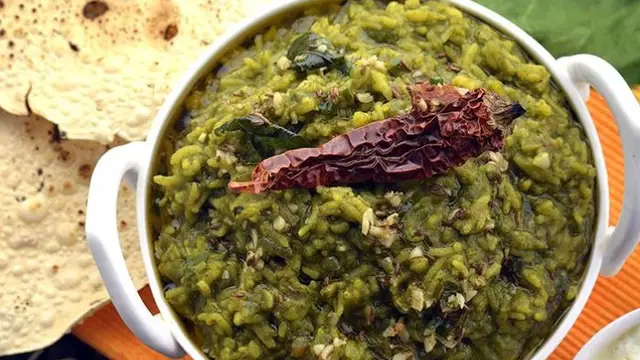 Palak dal khichdi Recipe: स्वाद और सेहत से भरपूर पालक दाल खिचड़ी रेसिपी