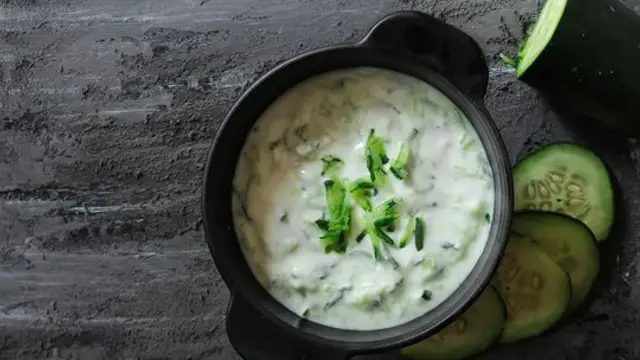 खीरे का रायता की रेसिपी (Cucumber Raita Recipe)