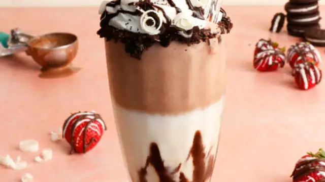 गर्मी में बनाएं चॉको वनीला शेक (Choco Vanilla Shake Recipe)