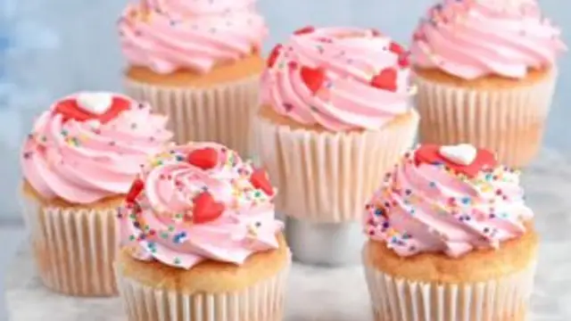 Mother’s Day 2023: माँ को अपने हाथों से बनाकर खिलाएं ये Delicious Cake, बेहद आसान है रेसिपी