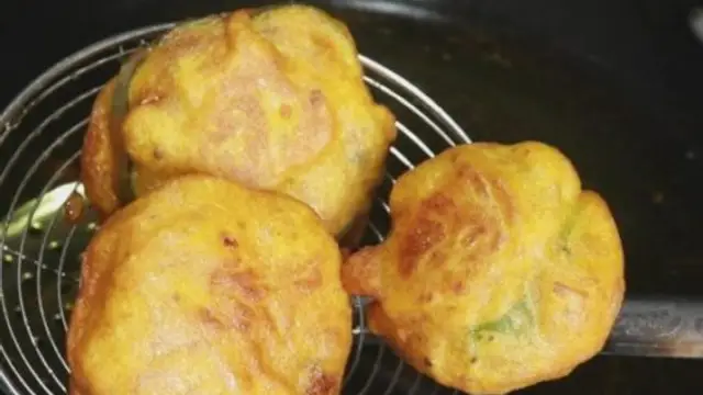 शिमला मिर्च के पकोड़े ( Shimla Mirch Pakoda Recipe )