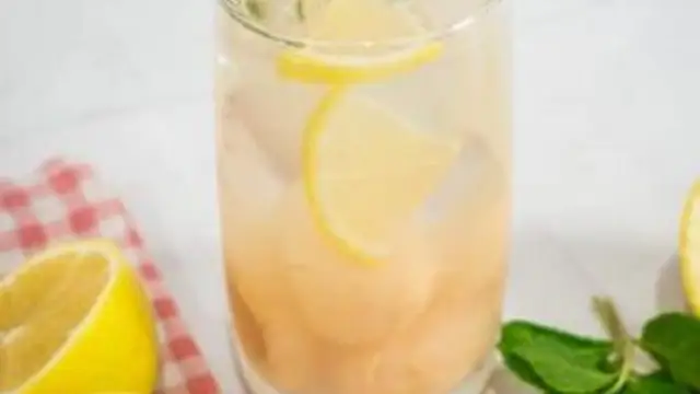 गर्मियों में ट्राई करें लीची लेमनेड की रेसिपी (Lychee Lemonade Recipe)