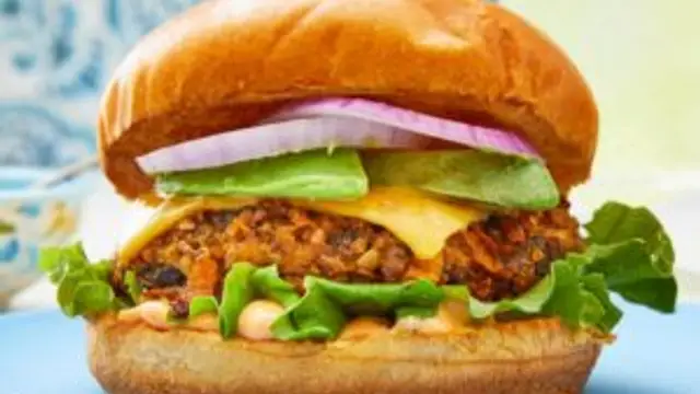 वेज बर्गर बनाने की सिंपल रेसिपी (Veg Burger Recipe)