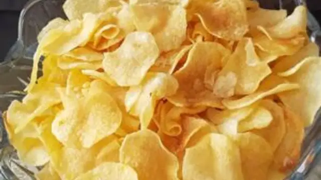 10 मिनट में बनाएं बाजार जैसे क्रिस्पी चिप्स (Aloo Chips Recipe)