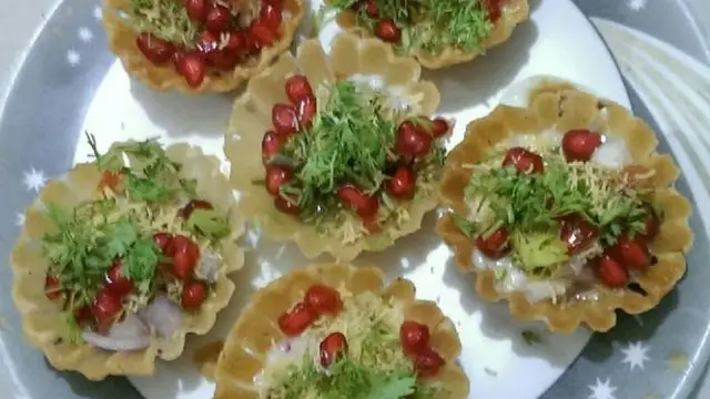 Basket Chat Recipe In Hindi – लखनऊ की प्रसिद्ध बॉस्केट चाट बनाने का तरीका