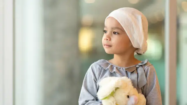 Symptoms Of Cancer In Children: बच्चों में भी कैंसर का दिख रहा है अधिक खतरा, अगर आपके बच्चों में भी दिखे ये लक्षण तो बिल्कुल ना करें नजरंदाज