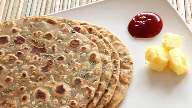 Pyaz ka Paratha: प्याज के पराठे से करें दिन की शुरुआत, भूल जाएंगे सभी टेस्टी नाश्तों का स्वाद