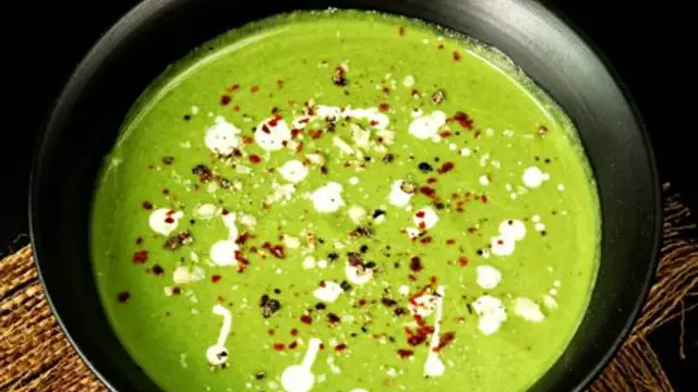 Creamy Palak Soup: वजन घटाने के साथ-साथ सेहत को भी दुरुस्त रखेगा क्रीमी पालक का सूप