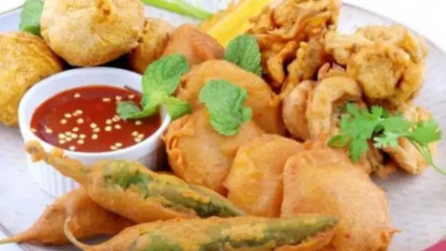 Bhaang ki Pakodi Recipe In Hindi: होली के मौके पर बनाएं भांग की पकौड़ी