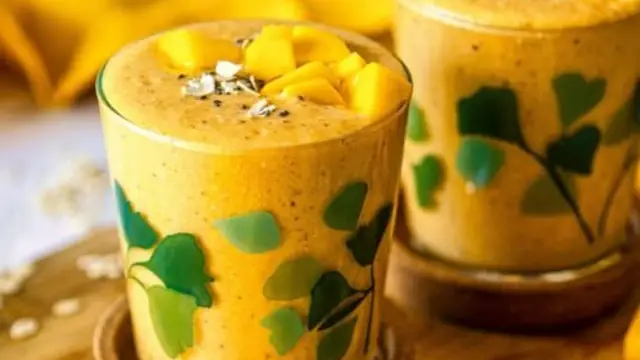 Summer Recipe: दिनभर एनर्जी से भरपूर रहने के लिए घर पर बनाएं मैंगो-बनाना स्मूदी, जानें इसकी आसान रेसिपी