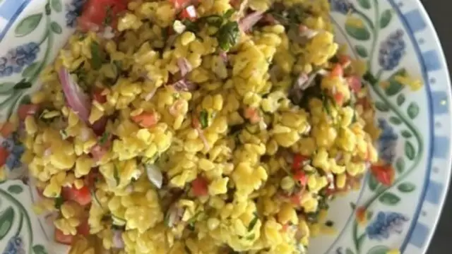 आसान तरीके से, स्वाद और सेहत से भरी हुई पीली मूंग दाल चाट के इस रेसिपी को जरूर करें ट्राई