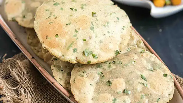 प्याज की पूरी रेसिपी ( Pyaz Ki Puri Recipe )