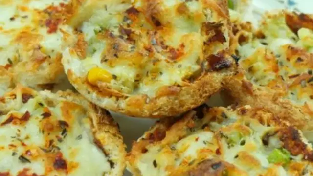नाश्ते में ट्राई करें ब्रेड पिज्जा कटोरी की रेसिपी (Bread Pizza Katori Recipe)