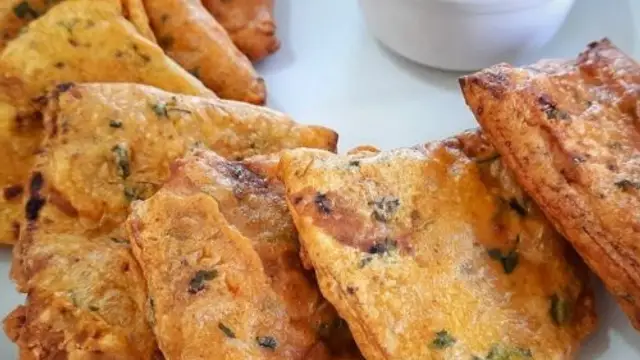 बारिश के मौसम में गरमा-गरम चाय के साथ लीजिए बासी रोटी के पकौड़े का आनंद, बेहद आसान है रेसिपी